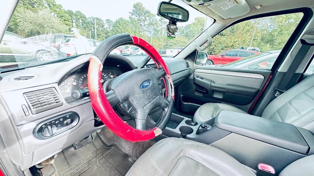 2004 Ford Explorer XLT photo