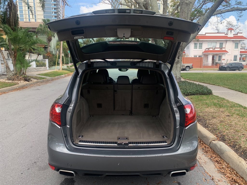 2011 Porsche Cayenne S photo
