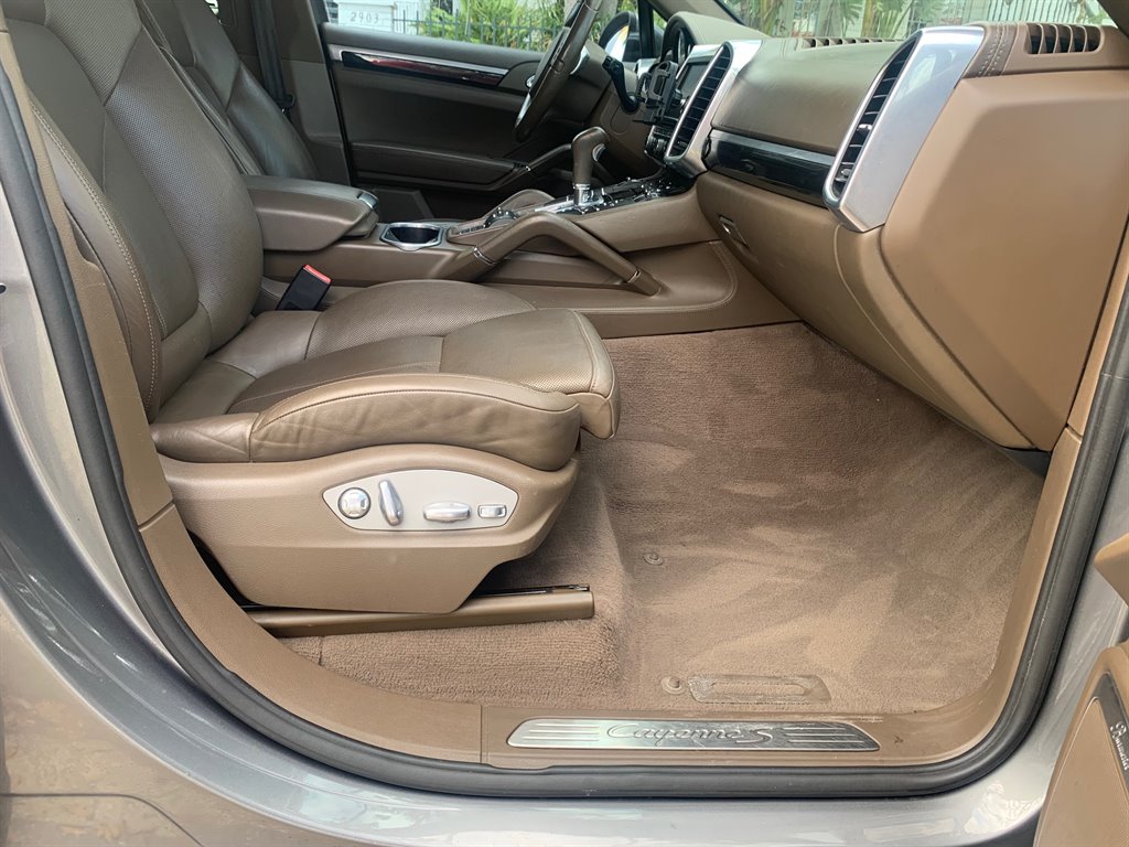 2011 Porsche Cayenne S photo