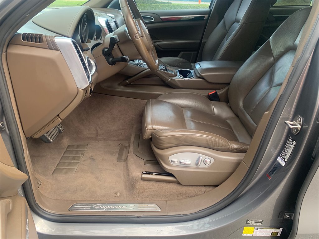 2011 Porsche Cayenne S photo