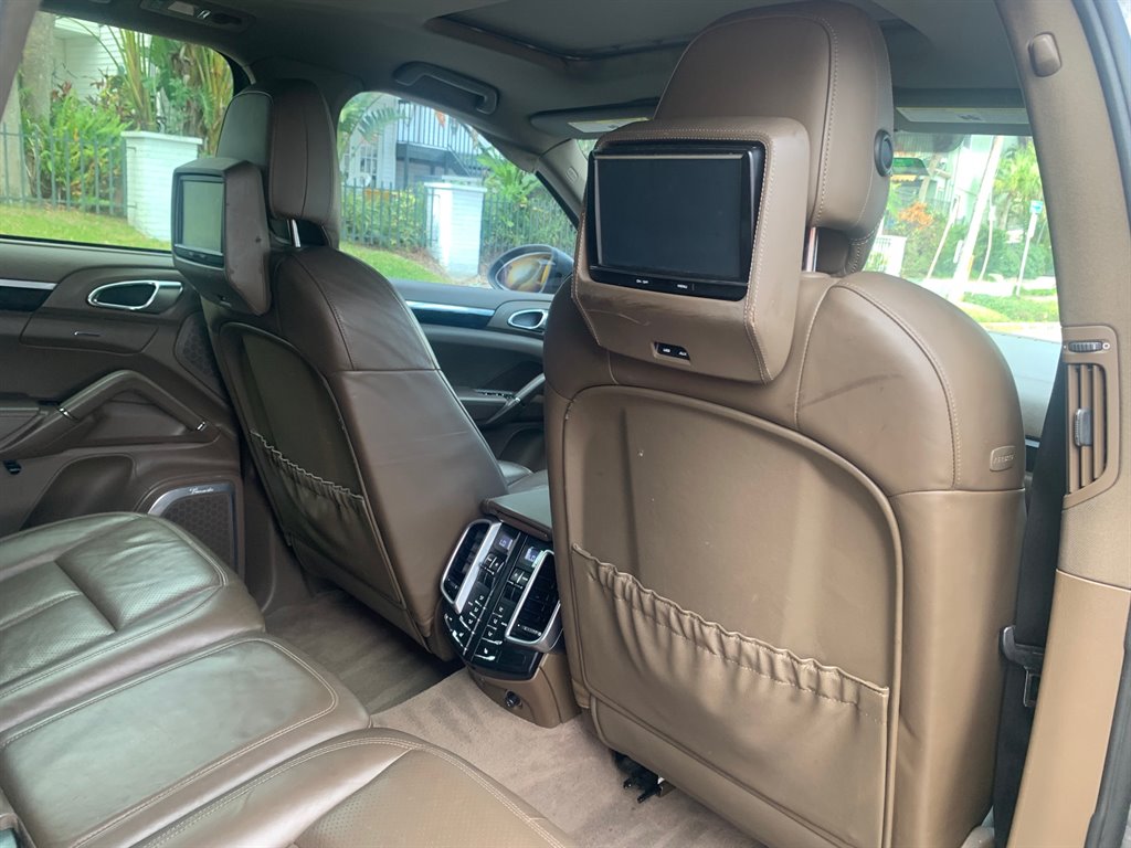 2011 Porsche Cayenne S photo