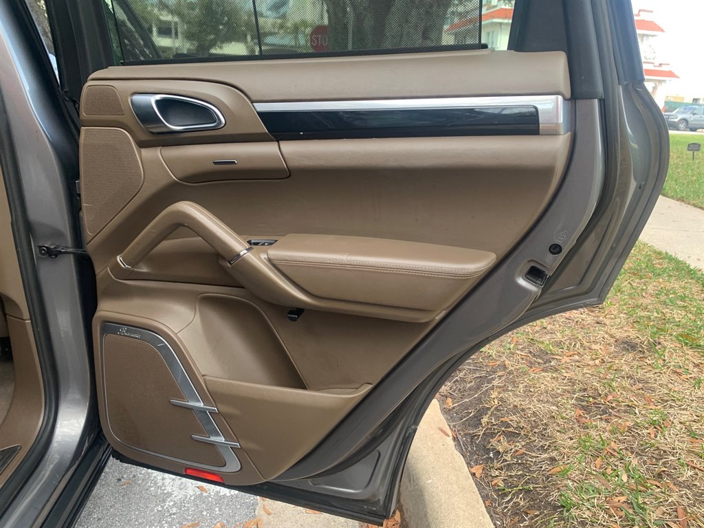 2011 Porsche Cayenne S photo