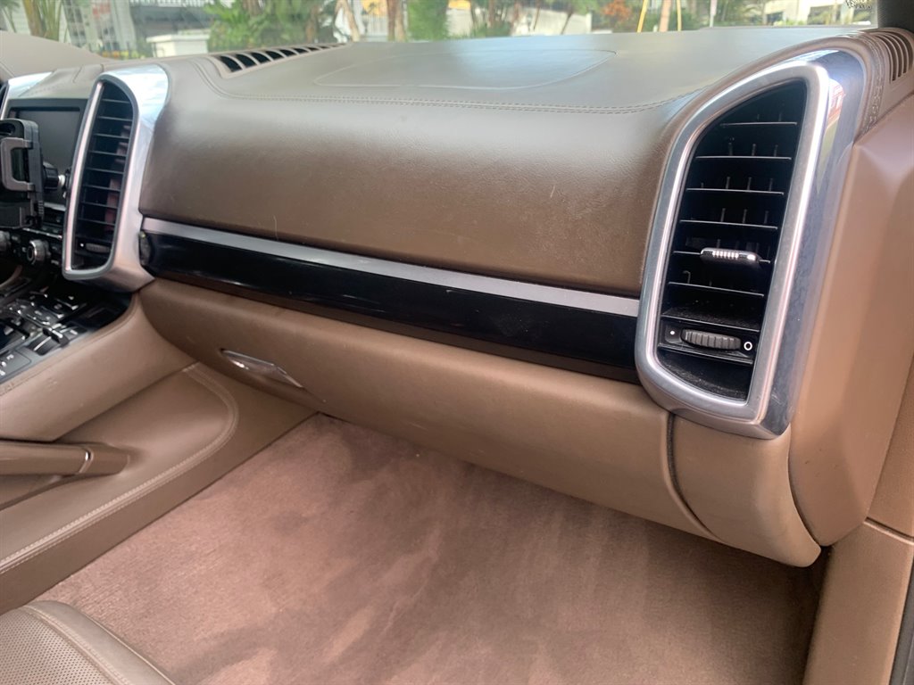 2011 Porsche Cayenne S photo