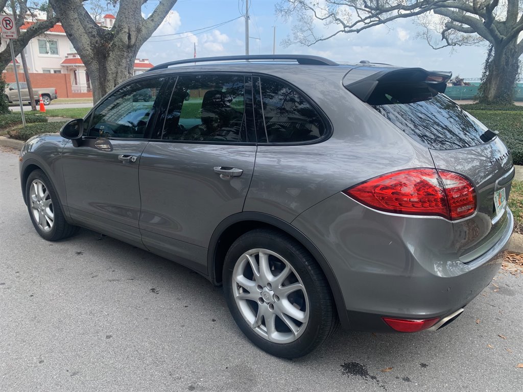2011 Porsche Cayenne S photo