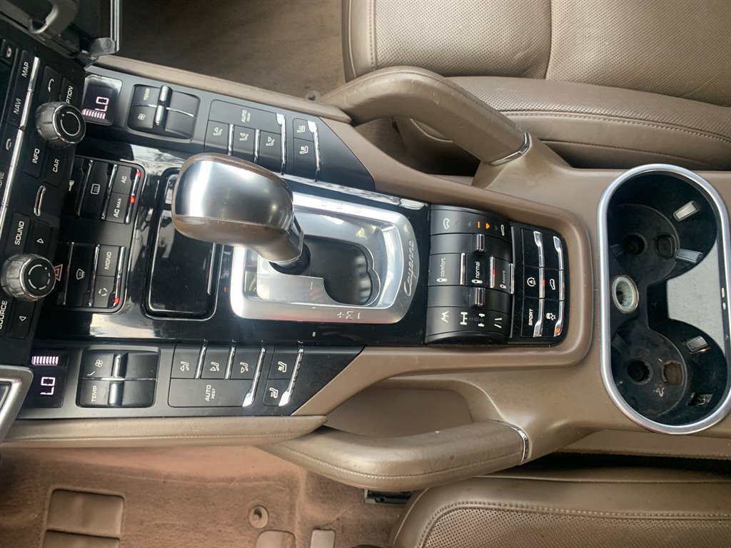 2011 Porsche Cayenne S photo