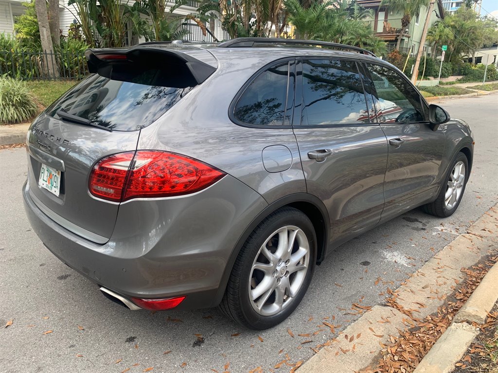 2011 Porsche Cayenne S photo
