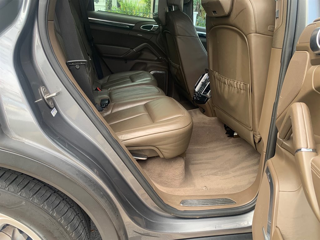 2011 Porsche Cayenne S photo