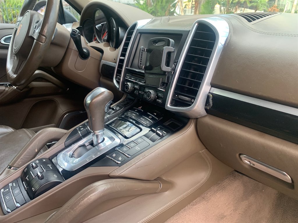 2011 Porsche Cayenne S photo
