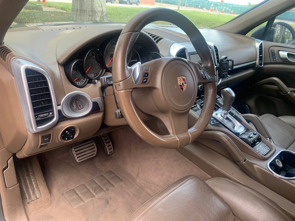 2011 Porsche Cayenne S photo