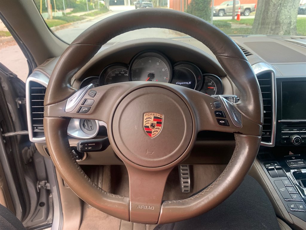 2011 Porsche Cayenne S photo