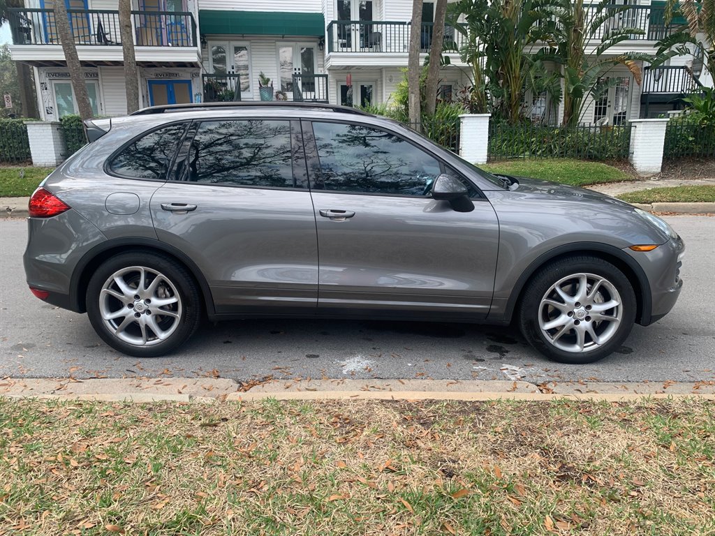 2011 Porsche Cayenne S photo