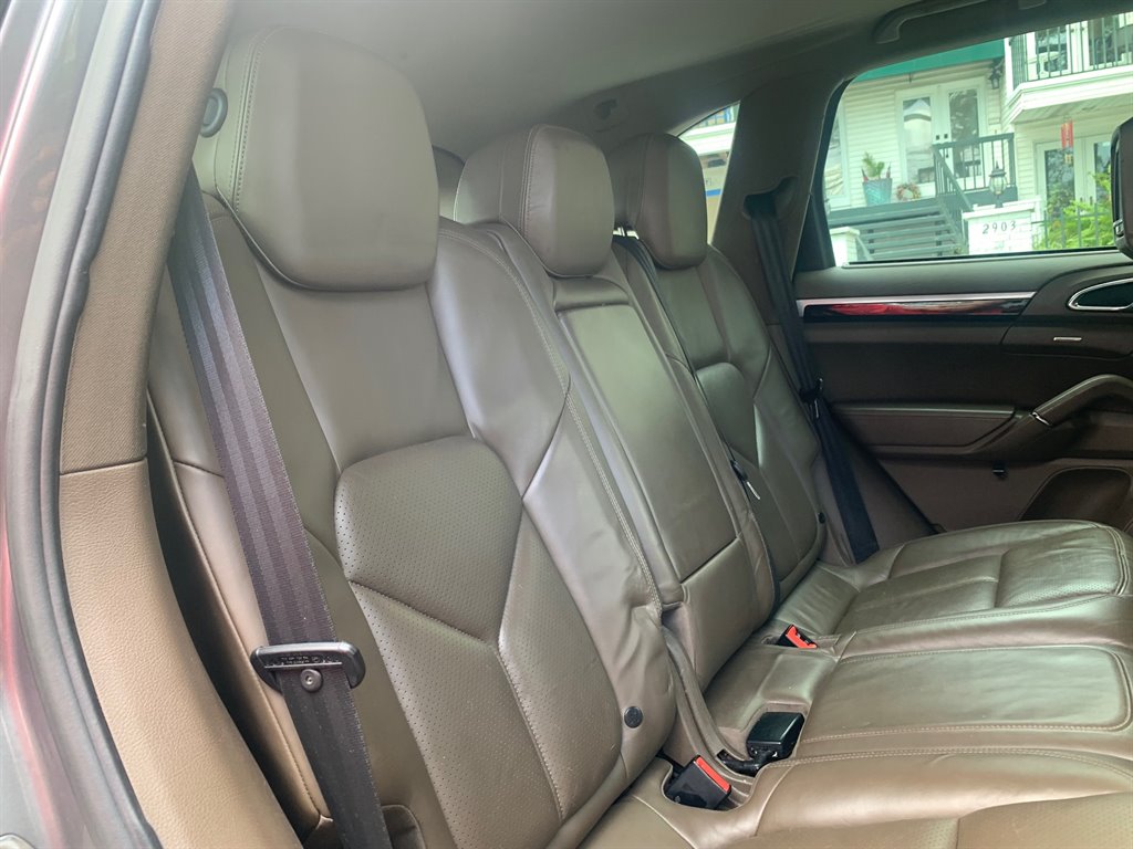 2011 Porsche Cayenne S photo