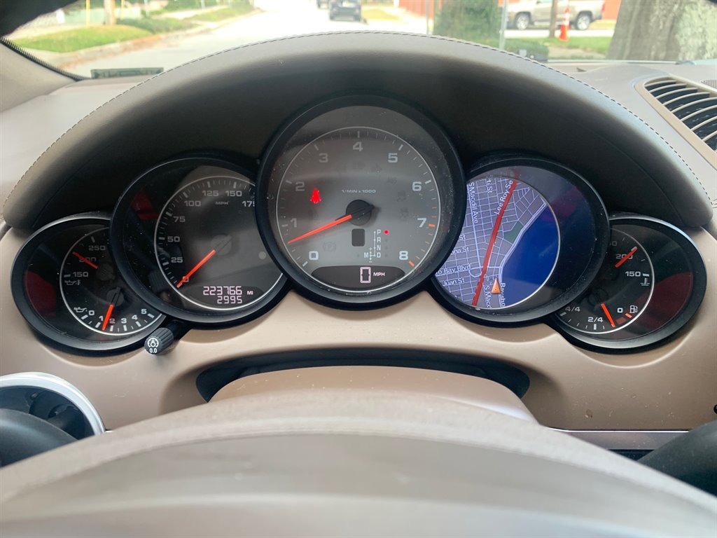 2011 Porsche Cayenne S photo