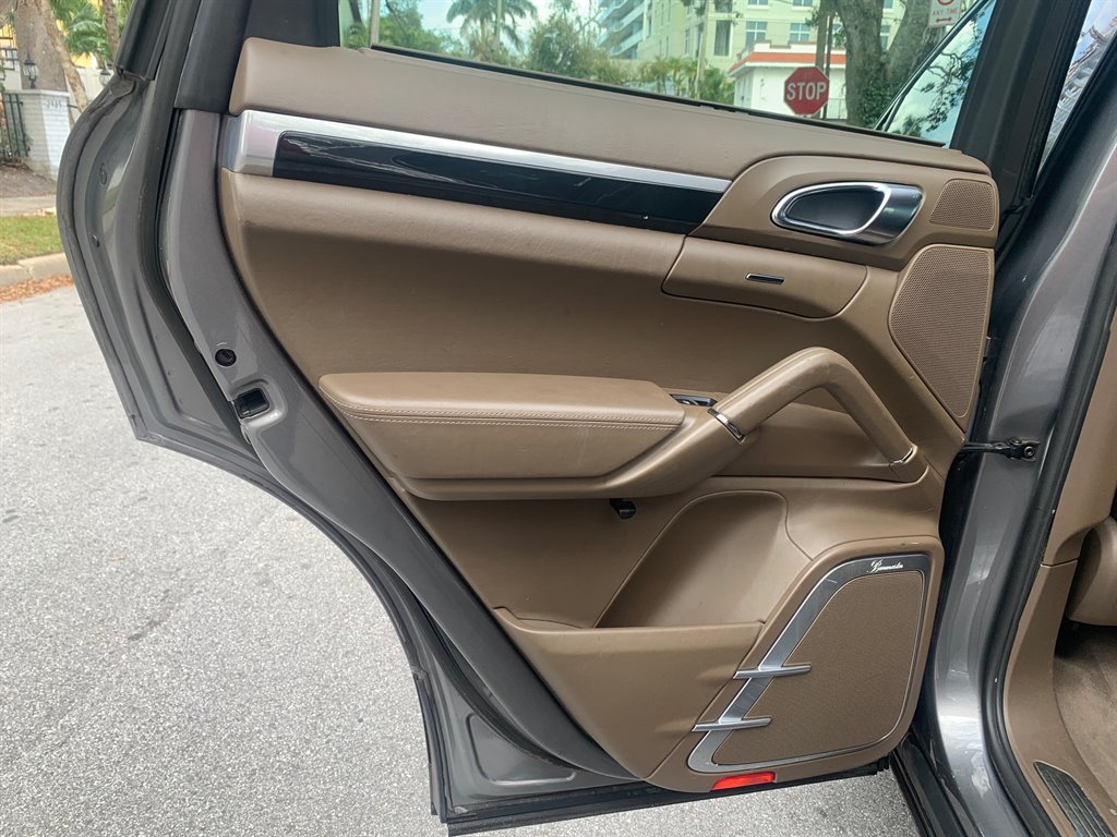 2011 Porsche Cayenne S photo
