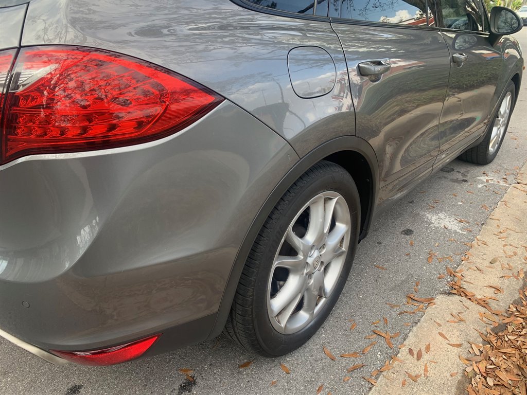 2011 Porsche Cayenne S photo