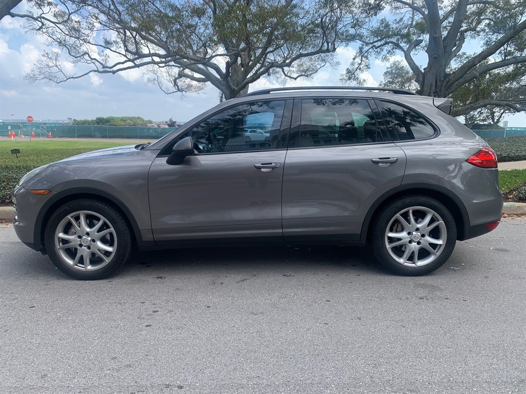 2011 Porsche Cayenne S photo