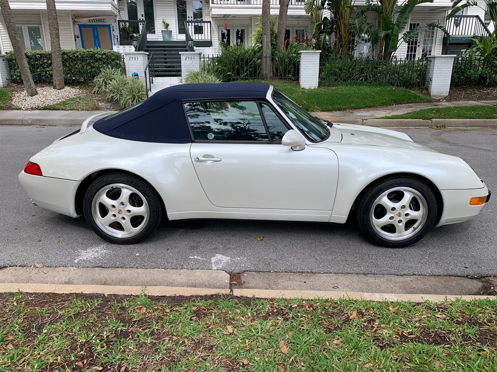 1995 Porsche 911 Carrera photo