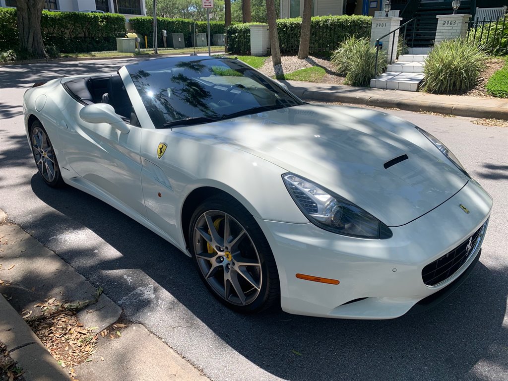 2014 Ferrari California photo