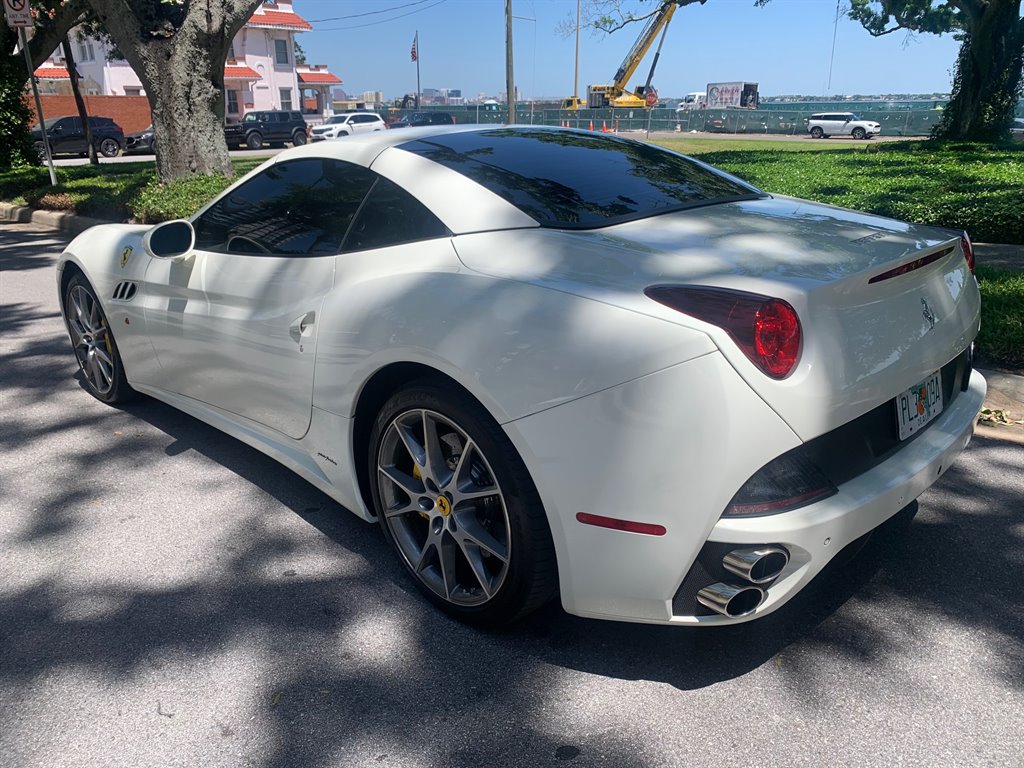 2014 Ferrari California photo