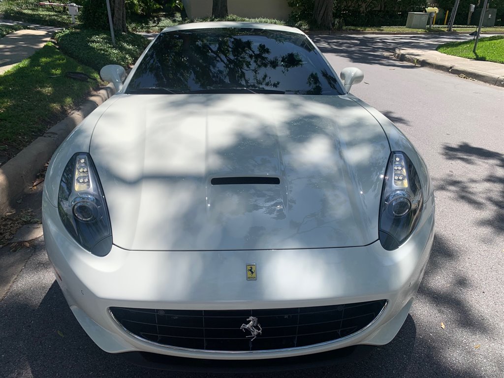2014 Ferrari California photo