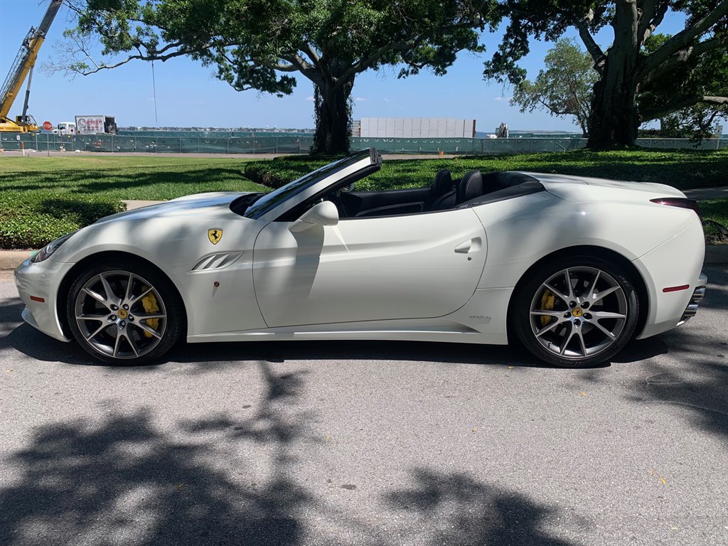 2014 Ferrari California photo