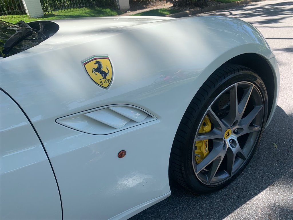 2014 Ferrari California photo