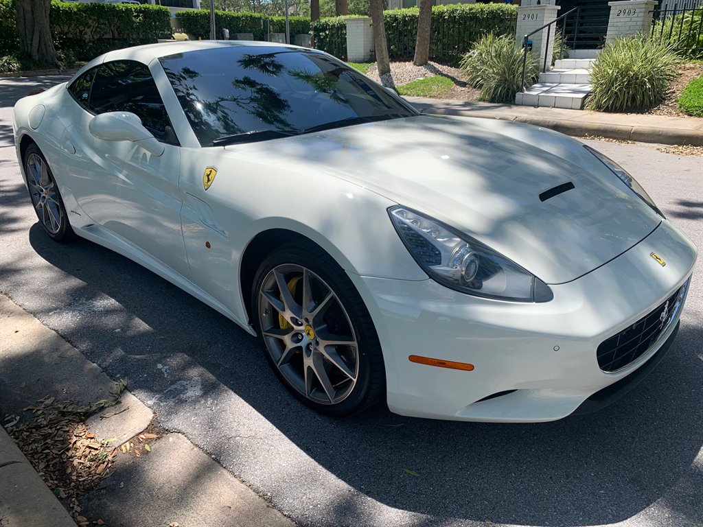 2014 Ferrari California photo