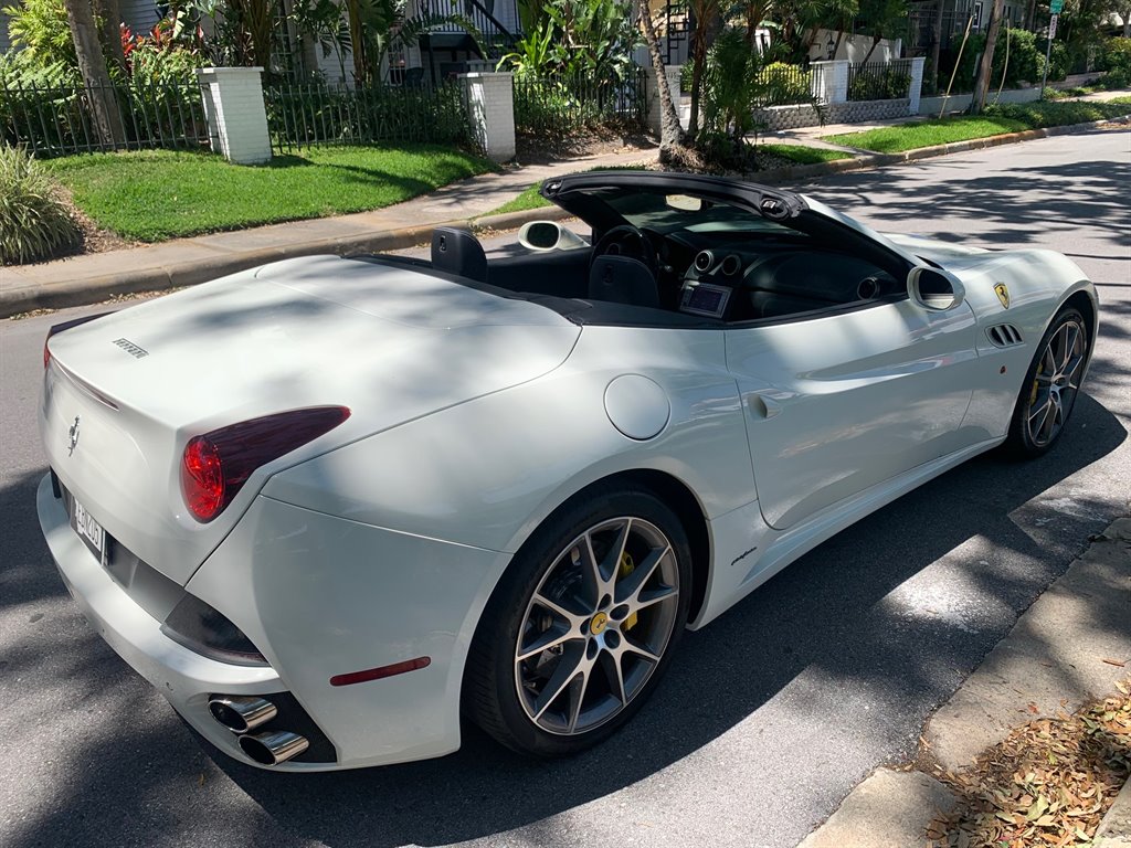 2014 Ferrari California photo