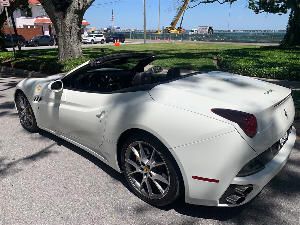 2014 Ferrari California photo