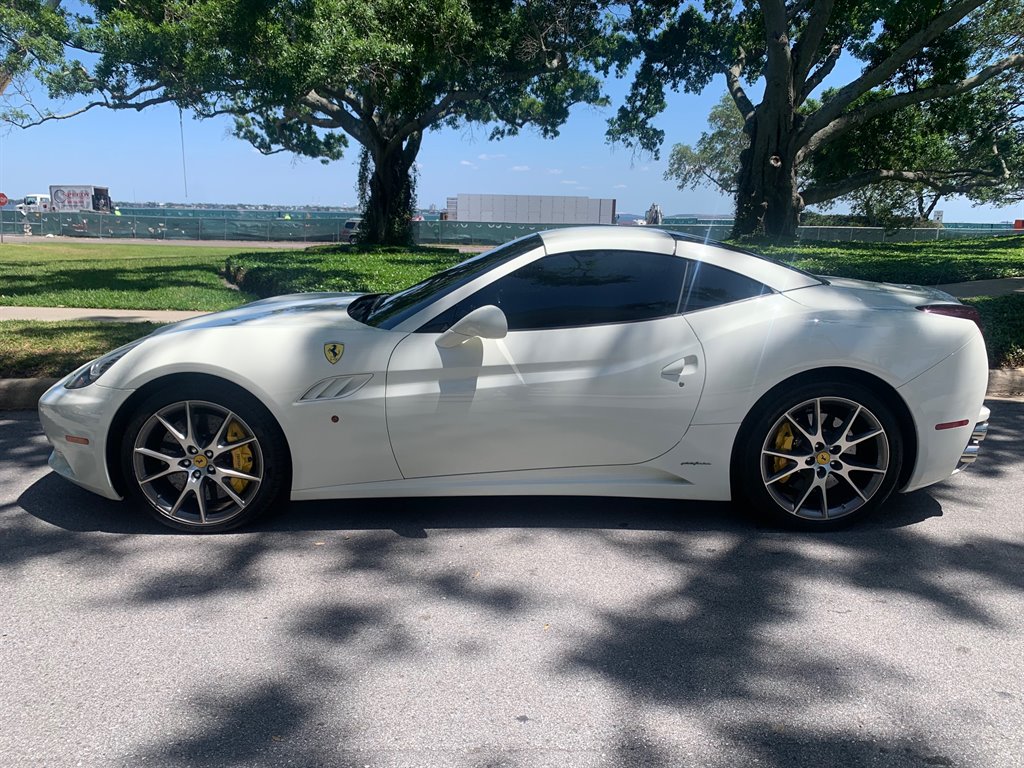 2014 Ferrari California photo