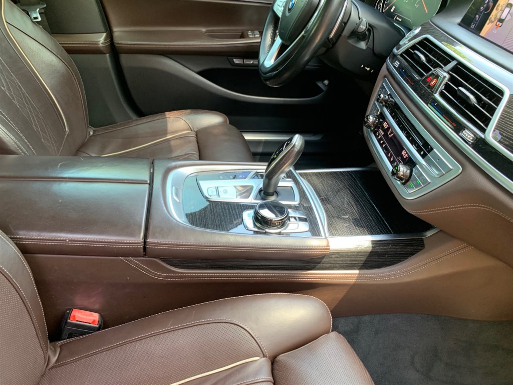 2016 BMW 7-Series 750xi photo