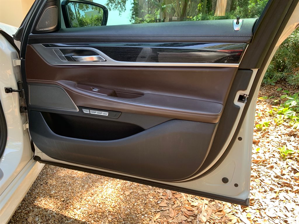 2016 BMW 7-Series 750xi photo