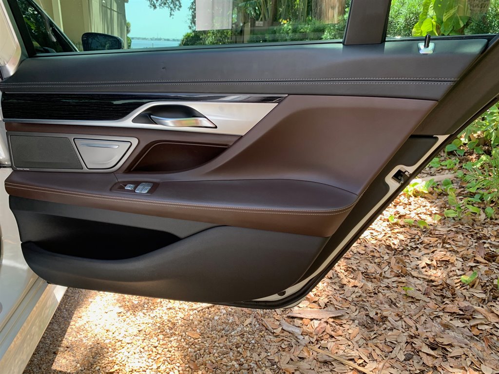 2016 BMW 7-Series 750xi photo
