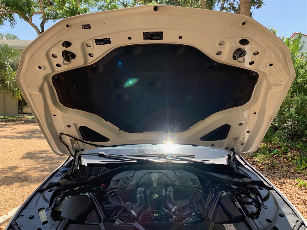 2016 BMW 7-Series 750xi photo