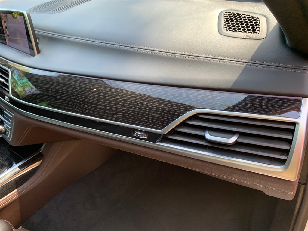 2016 BMW 7-Series 750xi photo