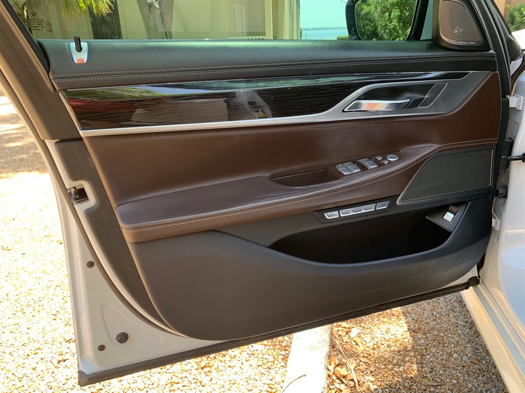 2016 BMW 7-Series 750xi photo
