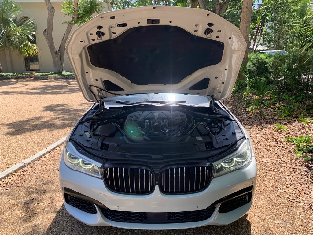 2016 BMW 7-Series 750xi photo