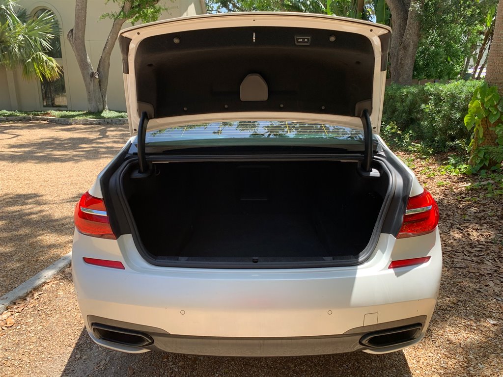 2016 BMW 7-Series 750xi photo