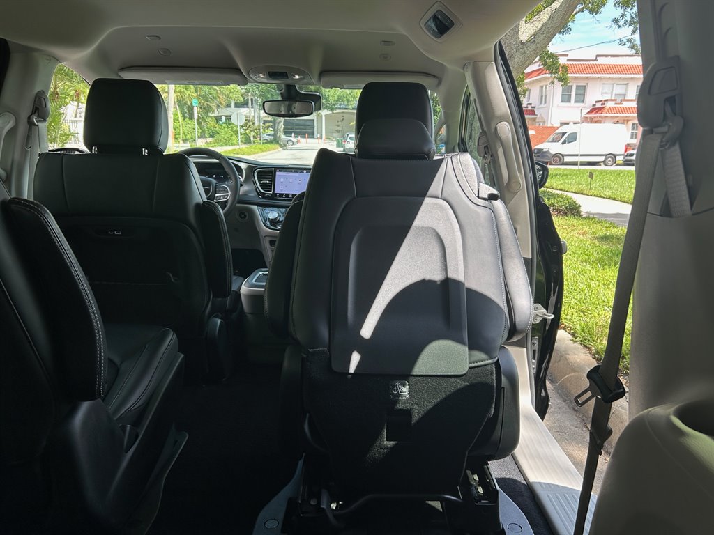 2024 Chrysler Pacifica - $32,949