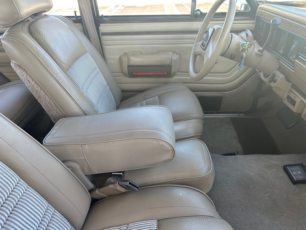 1989 Jeep Grand Wagoneer - $39,917
