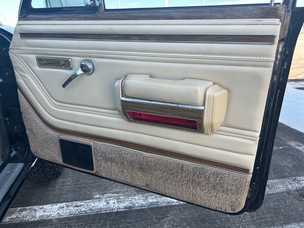1989 Jeep Grand Wagoneer - $39,917