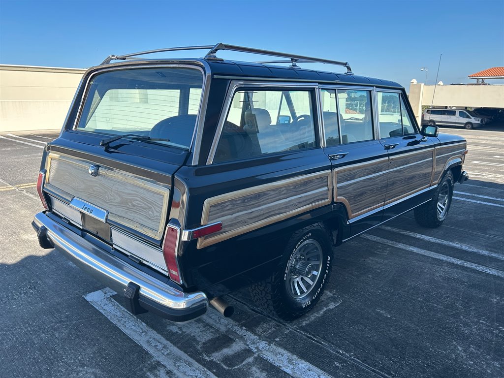 1989 Jeep Grand Wagoneer - $39,917