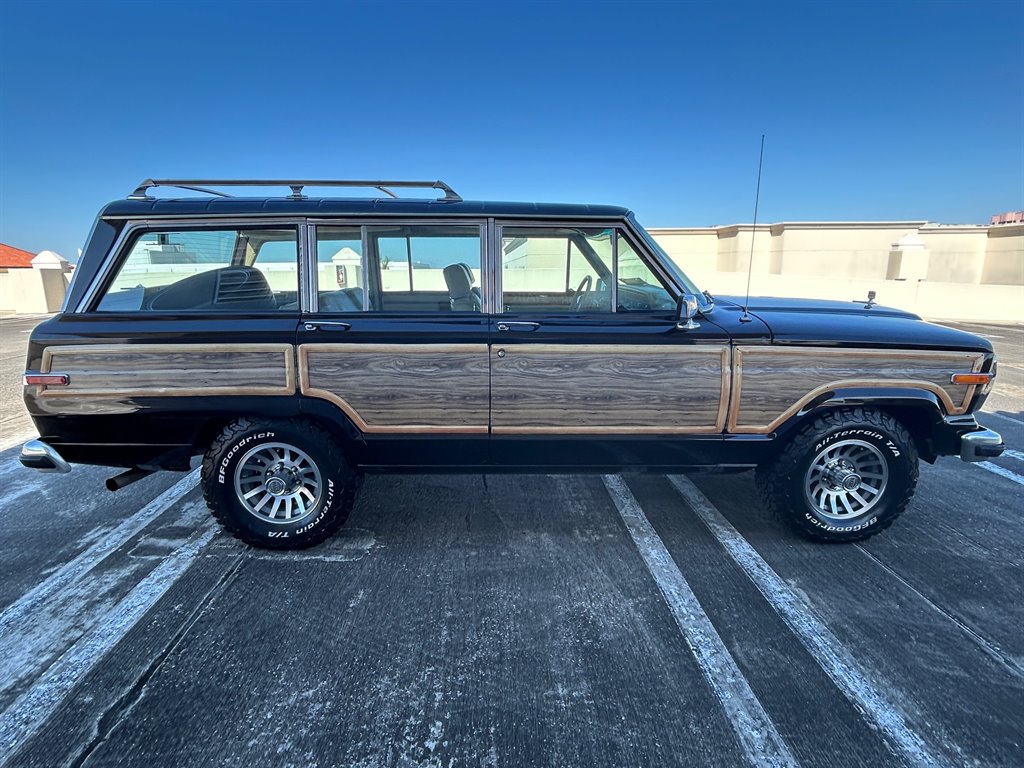 1989 Jeep Grand Wagoneer - $39,917