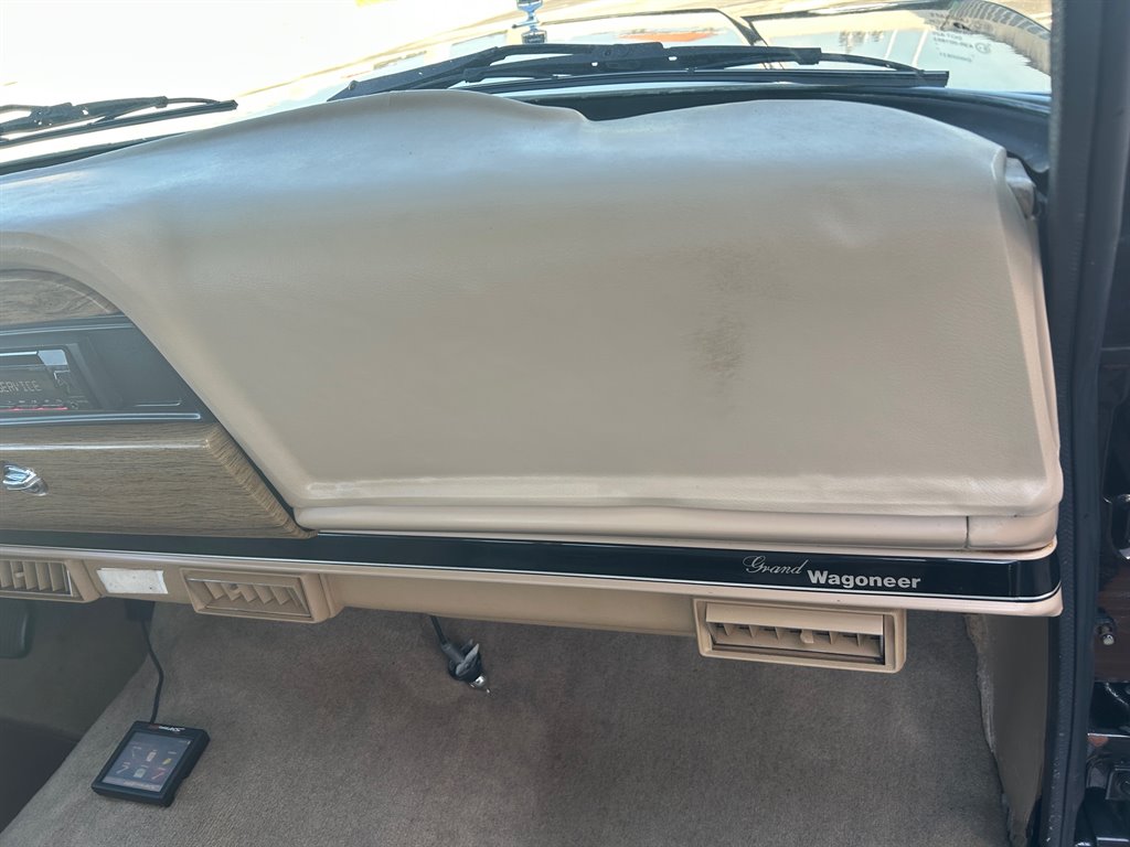 1989 Jeep Grand Wagoneer - $39,917