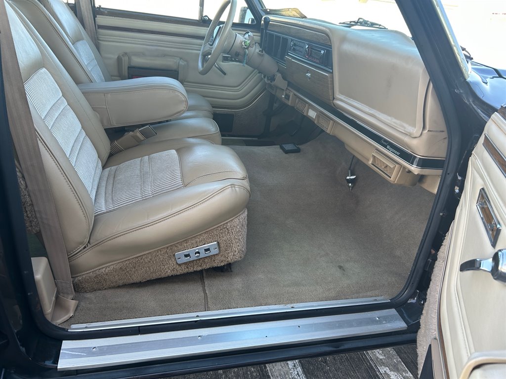 1989 Jeep Grand Wagoneer - $39,917