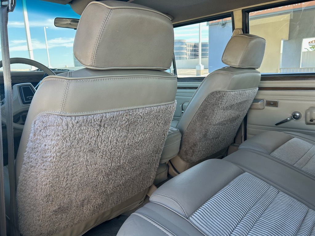 1989 Jeep Grand Wagoneer - $39,917