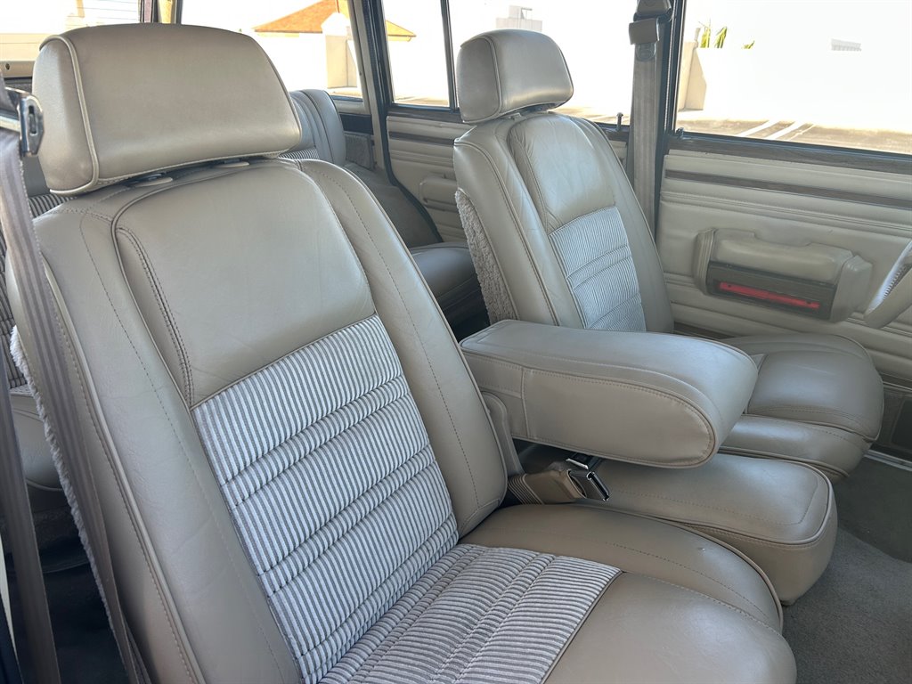 1989 Jeep Grand Wagoneer - $39,917