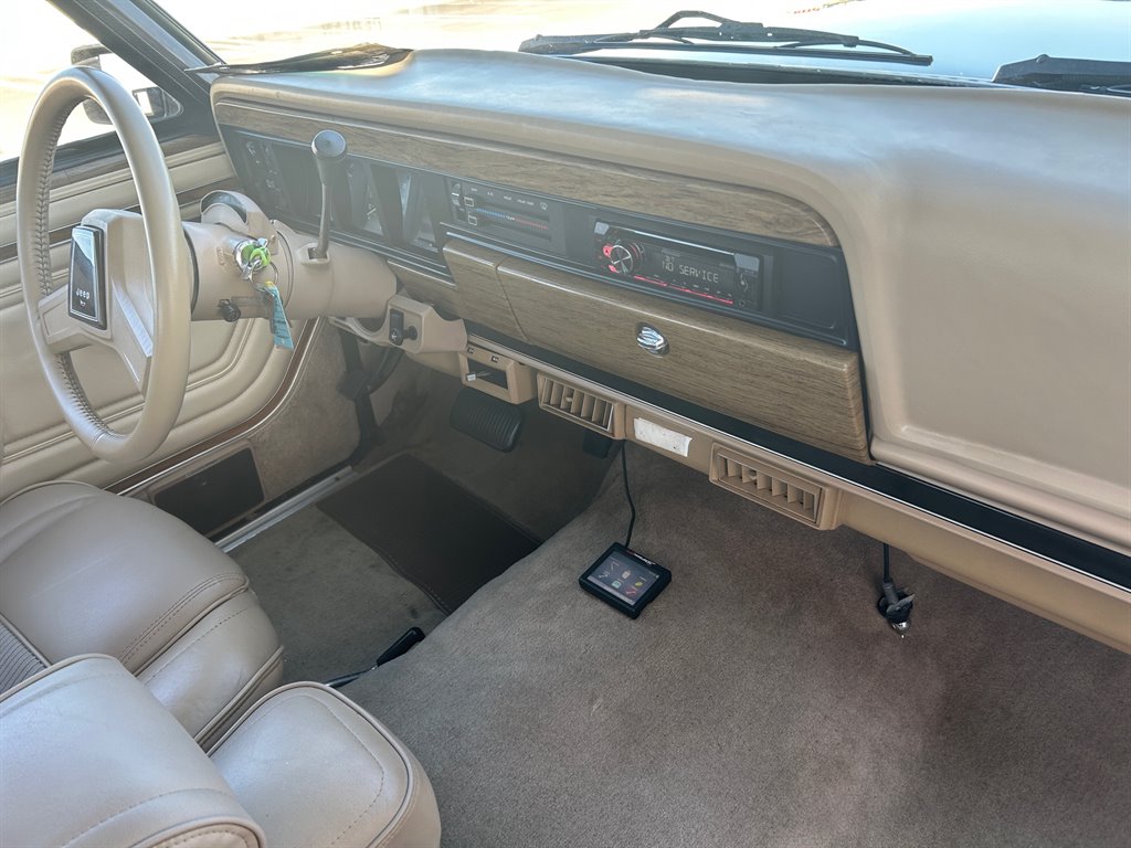 1989 Jeep Grand Wagoneer - $39,917