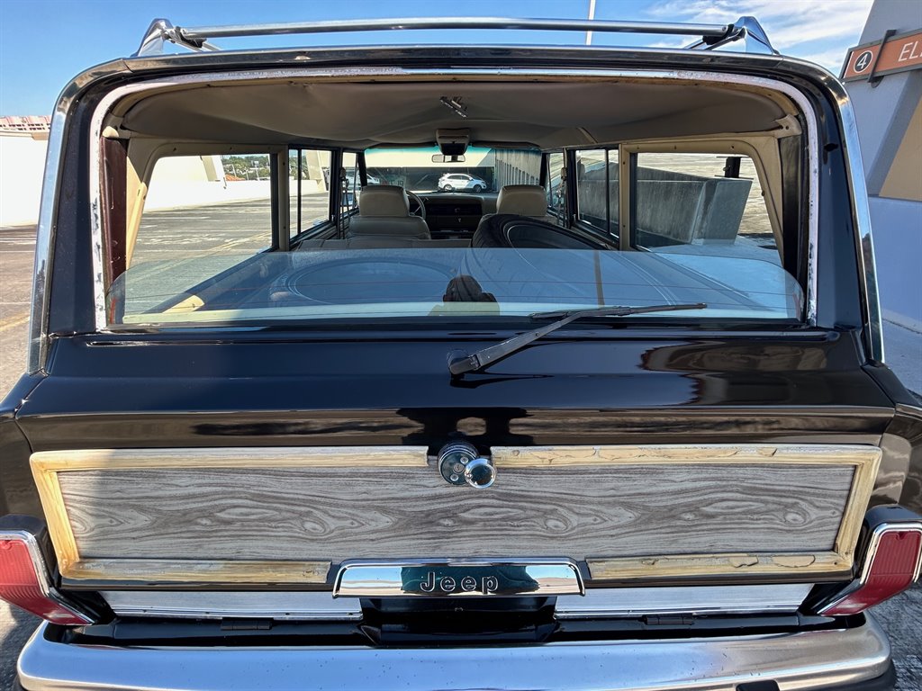 1989 Jeep Grand Wagoneer - $39,917