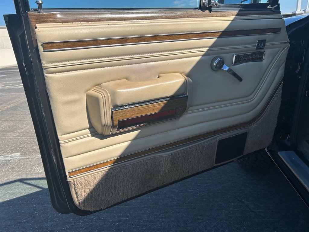 1989 Jeep Grand Wagoneer - $39,917